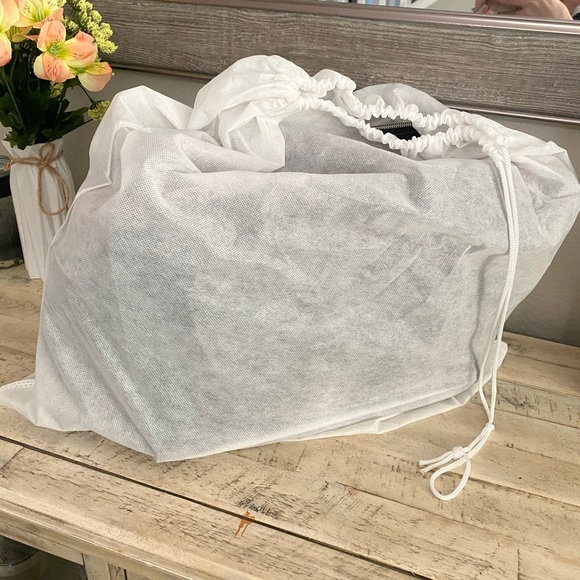 SOLD Auth Celine Trapeze Zipped Handbag - Picture 13 of 13